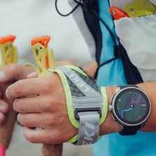 Reloj Deportivo GPS Suunto Race Titanium Charcoal en acción