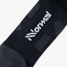 Calcetines NNormal Race Socks negro detalle talón