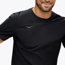 Camiseta M/corta Hoka Airolite Run hombre Black detalle logo