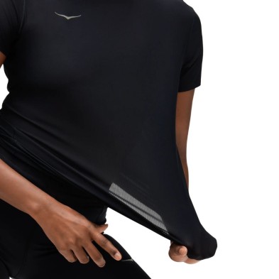 Camiseta Hoka M/corta Airolite Run mujer negro detalle tejido