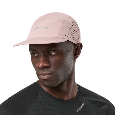Gorra running Nnormal Race Cap Dusty Pink transpirabilidad