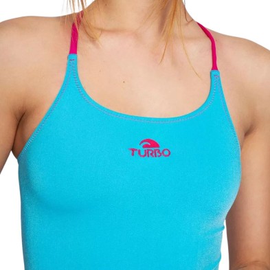 Bañador de natación Turbo Comfort Cross mujer Celeste detalle logo rosa