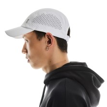 Gorra On Running Lightweight Cap White paneles laterales microperforados