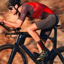 Calcetines Compressport Aero socks Black/ Red bicicleta