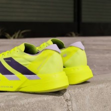 Zapatillas Adidas Adizero Adios Pro 4 Mujer amarillo fluor lila claro y lila oscuro tecnología lighstrike pro