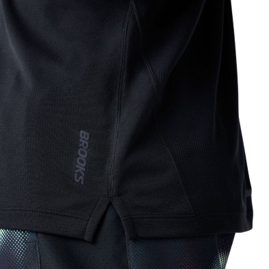 Camiseta manga corta Brooks Dash Short Sleeve hombre Black aperturas laterales para favorecer la movilidad