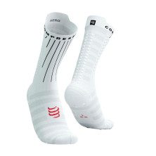 Calcetines Compressport Aero socks blancos con logo rojo fluor